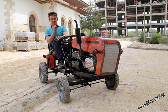 kumandalı traktör