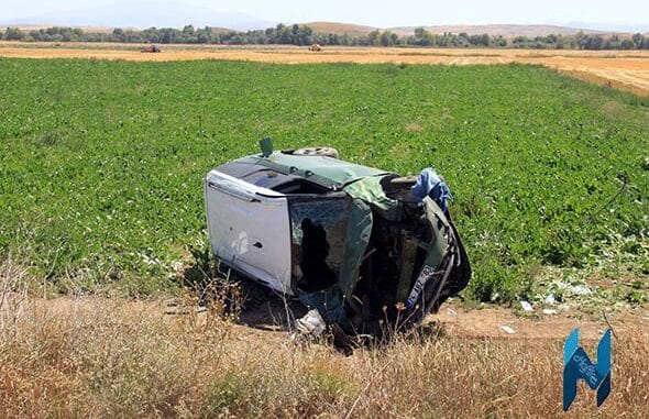 Ticari araç devrildi, 5 kişi yaralandı